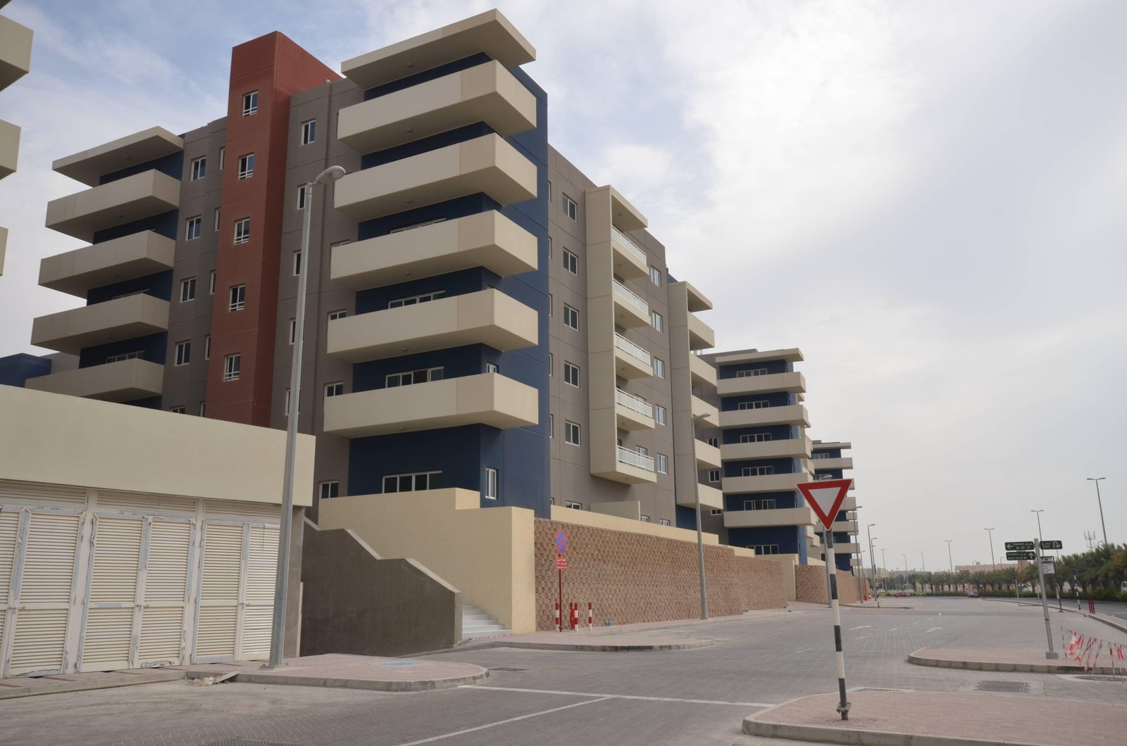 : Panoramic view of Al Reef Downtown apartment community in Abu Dhabi featuring landscaped courtyards, modern residences, and family-friendly amenities.